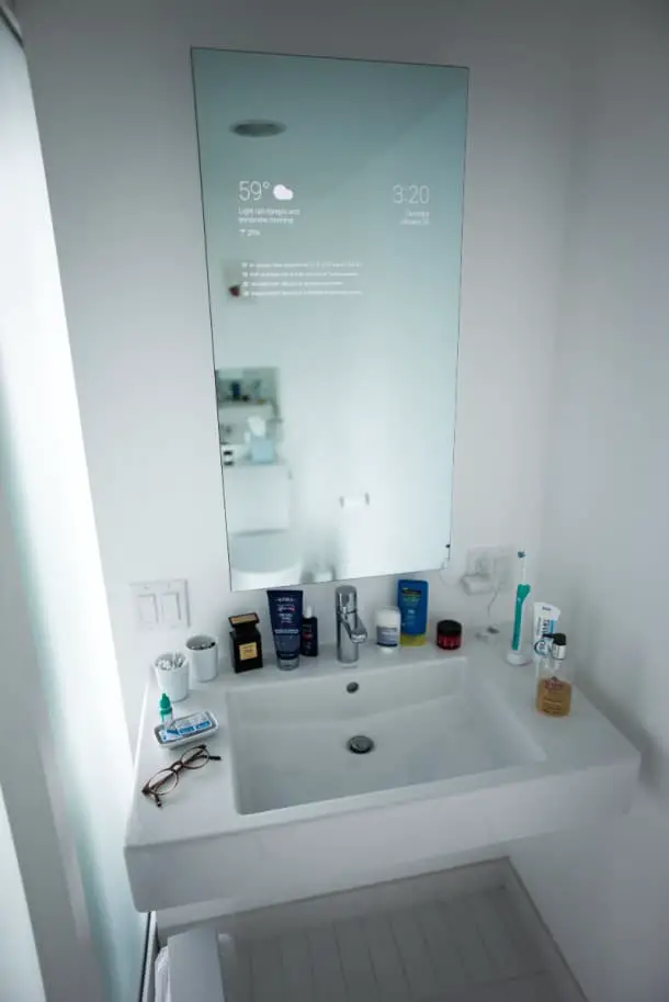 What can a smart mirror do